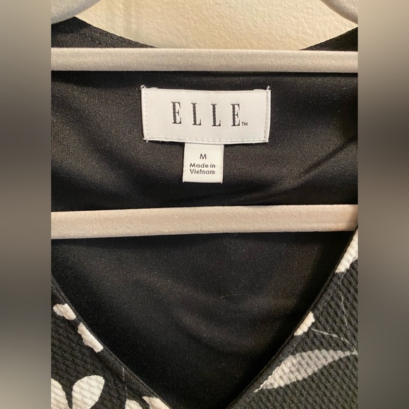 Black short sleeved dress - Picture 4 of 5